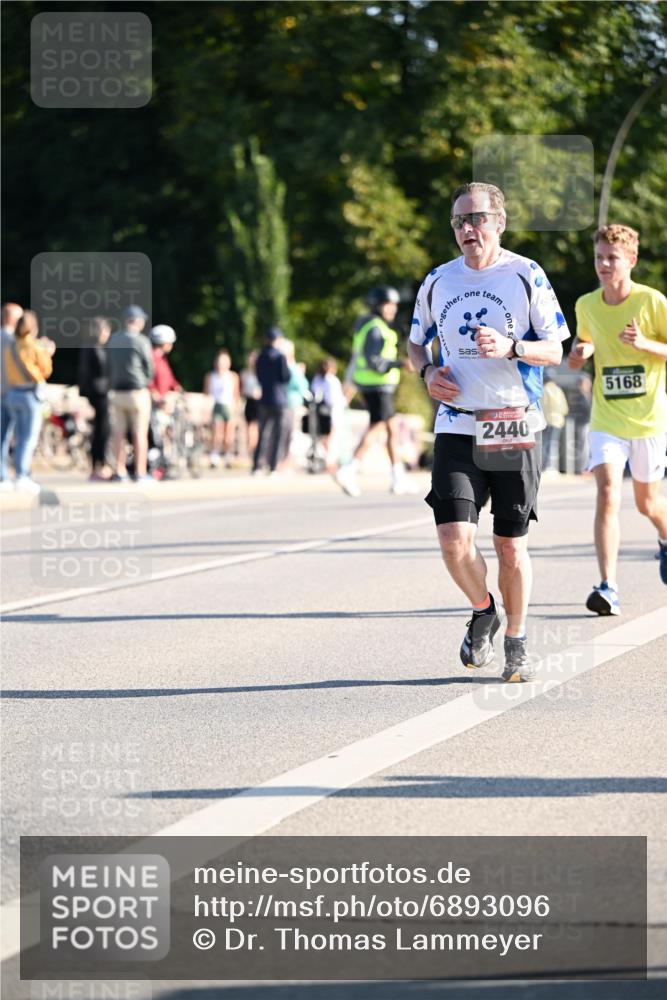 01.09.2024 - BARMER Alsterlauf Dr. Thomas Lammeyer http://msf.ph/oto/6893096 01.09.2024 09:26:37 Laufen 2440, 5168 meine-sportfotos.de