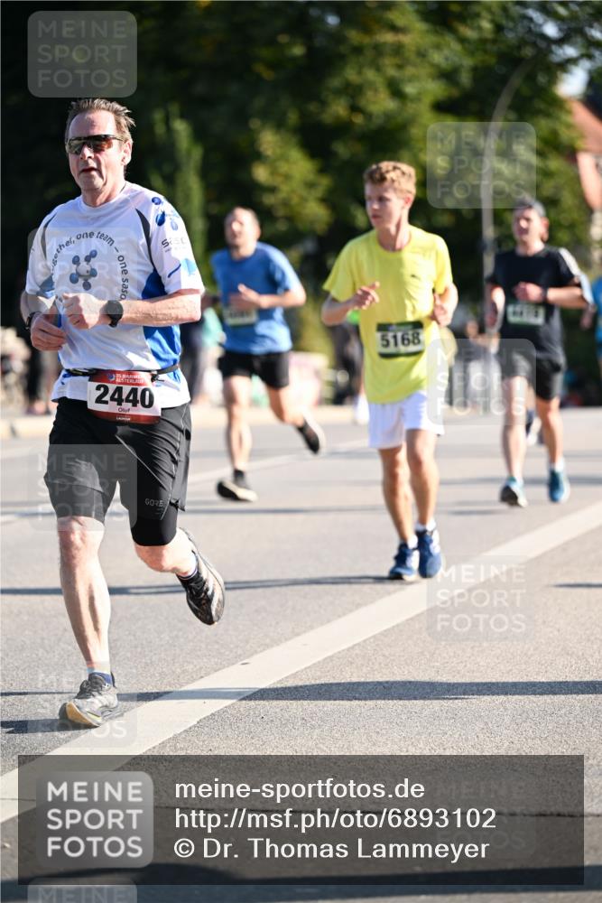 01.09.2024 - BARMER Alsterlauf Dr. Thomas Lammeyer http://msf.ph/oto/6893102 01.09.2024 09:26:38 Laufen 35, 2440, 5168 meine-sportfotos.de