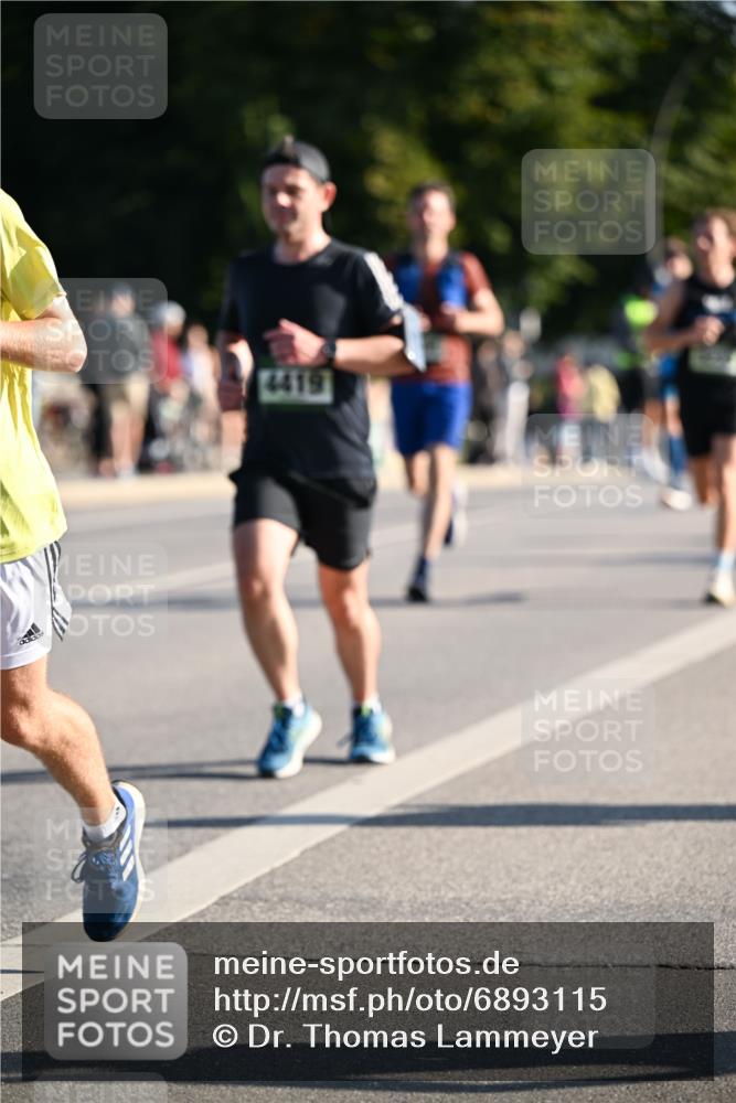 01.09.2024 - BARMER Alsterlauf Dr. Thomas Lammeyer http://msf.ph/oto/6893115 01.09.2024 09:26:40 Laufen 4419 meine-sportfotos.de