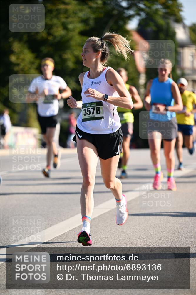 01.09.2024 - BARMER Alsterlauf Dr. Thomas Lammeyer http://msf.ph/oto/6893136 01.09.2024 09:26:43 Laufen 3576 meine-sportfotos.de