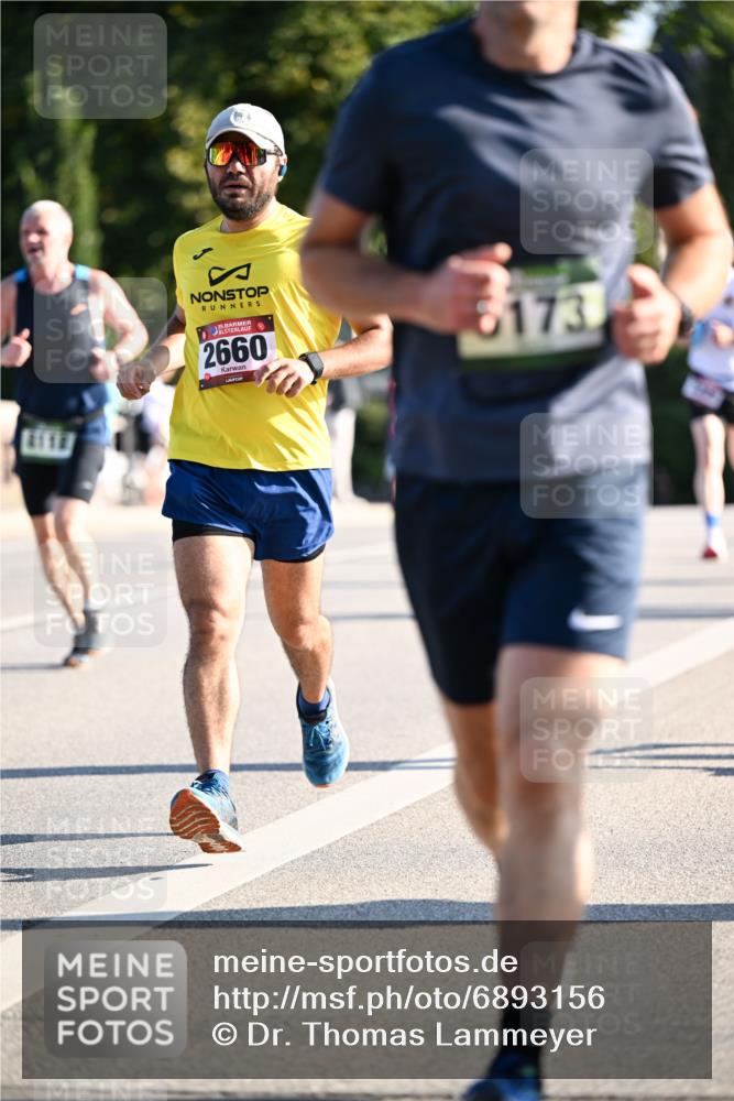 01.09.2024 - BARMER Alsterlauf Dr. Thomas Lammeyer http://msf.ph/oto/6893156 01.09.2024 09:26:46 Laufen 5, 2660, 6173 meine-sportfotos.de