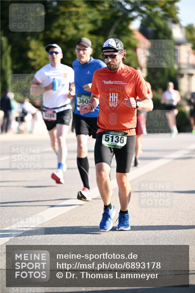 01.09.2024 - BARMER Alsterlauf Dr. Thomas Lammeyer http://msf.ph/oto/6893178 01.09.2024 09:26:50 Laufen 360, 35, 5136 meine-sportfotos.de