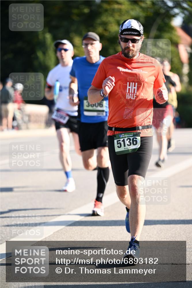 01.09.2024 - BARMER Alsterlauf Dr. Thomas Lammeyer http://msf.ph/oto/6893182 01.09.2024 09:26:50 Laufen 3006, 35, 5136 meine-sportfotos.de