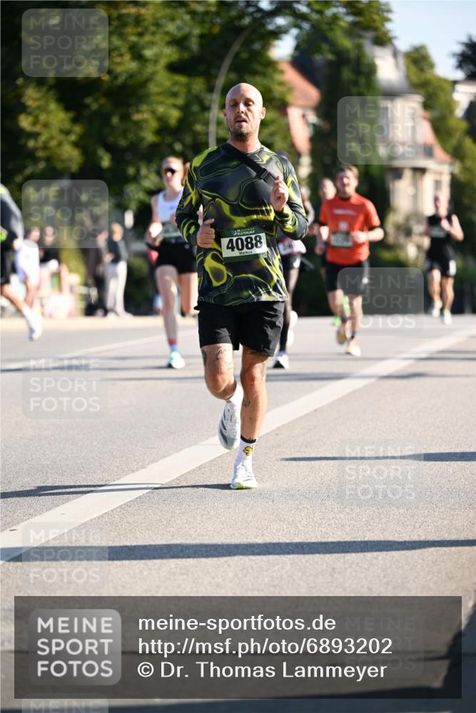 01.09.2024 - BARMER Alsterlauf Dr. Thomas Lammeyer http://msf.ph/oto/6893202 01.09.2024 09:26:53 Laufen 4088 meine-sportfotos.de