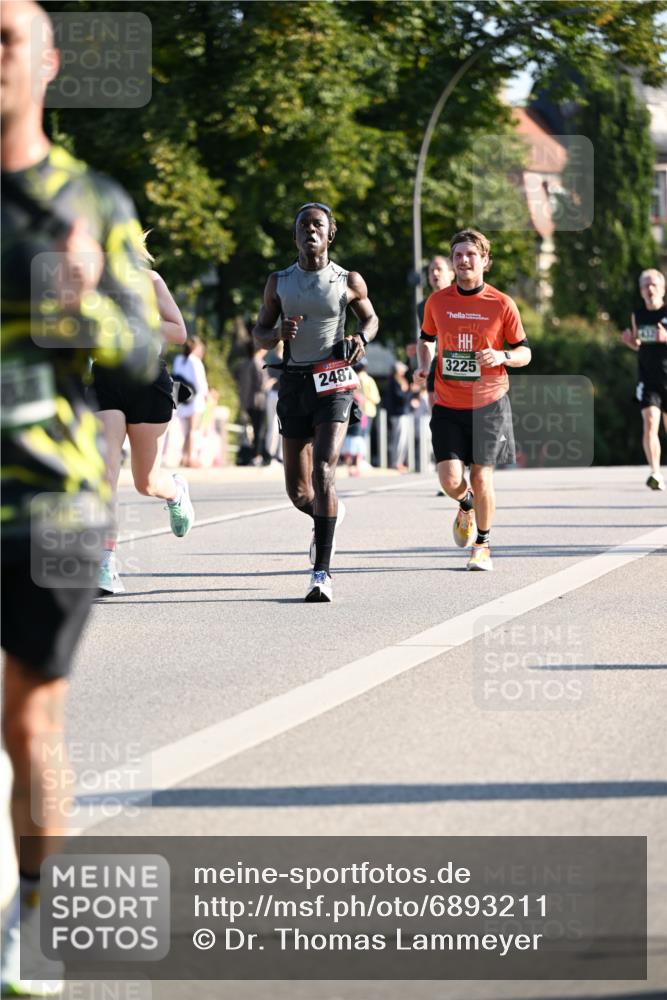 01.09.2024 - BARMER Alsterlauf Dr. Thomas Lammeyer http://msf.ph/oto/6893211 01.09.2024 09:26:54 Laufen 2487, 3225 meine-sportfotos.de