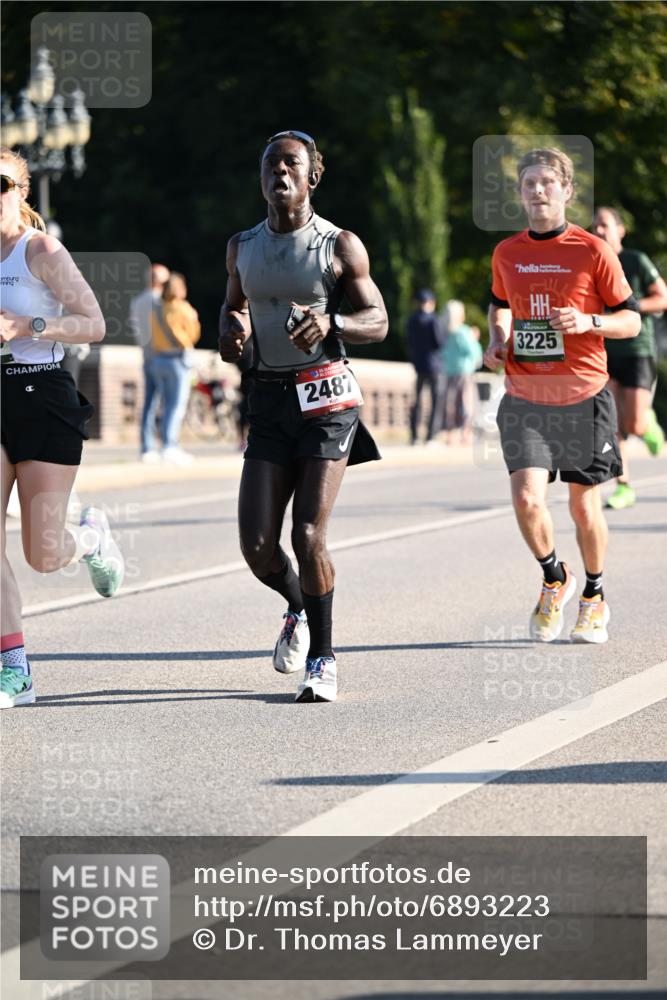 01.09.2024 - BARMER Alsterlauf Dr. Thomas Lammeyer http://msf.ph/oto/6893223 01.09.2024 09:26:56 Laufen 2487, 3225 meine-sportfotos.de