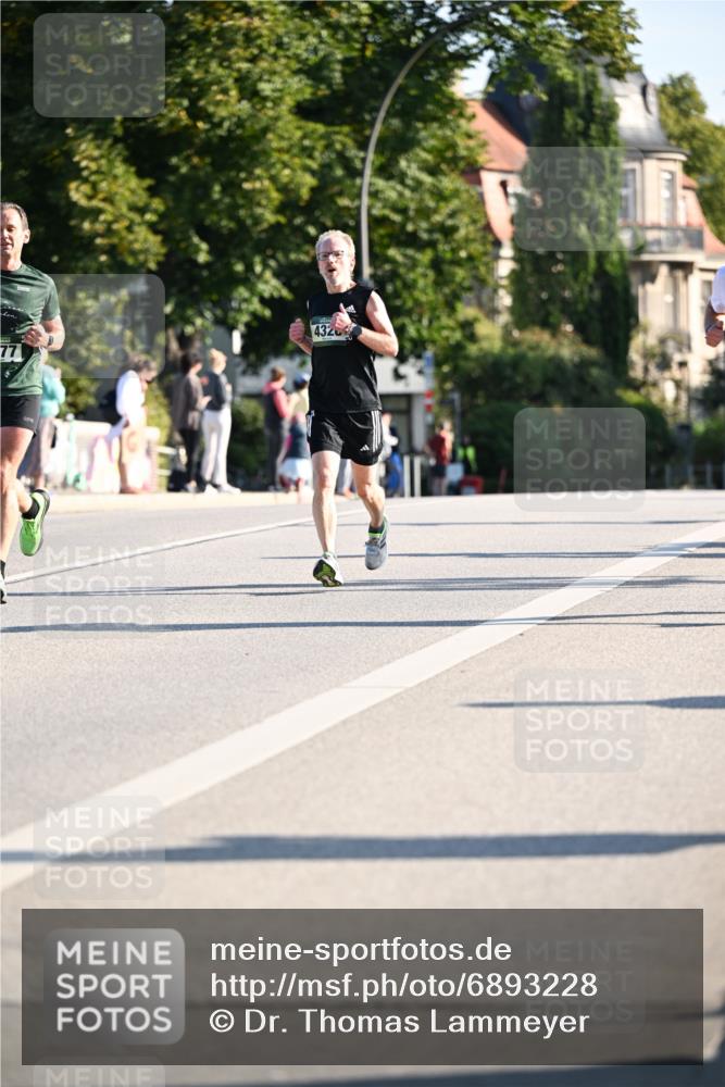 01.09.2024 - BARMER Alsterlauf Dr. Thomas Lammeyer http://msf.ph/oto/6893228 01.09.2024 09:26:57 Laufen 4320 meine-sportfotos.de