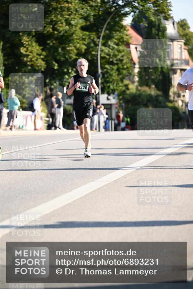01.09.2024 - BARMER Alsterlauf Dr. Thomas Lammeyer http://msf.ph/oto/6893231 01.09.2024 09:26:57 Laufen 4326 meine-sportfotos.de