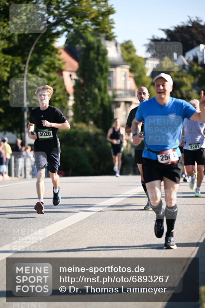01.09.2024 - BARMER Alsterlauf Dr. Thomas Lammeyer http://msf.ph/oto/6893267 01.09.2024 09:27:04 Laufen 4020, 2504, 2281 meine-sportfotos.de