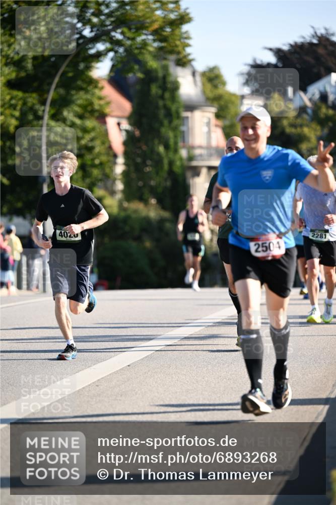 01.09.2024 - BARMER Alsterlauf Dr. Thomas Lammeyer http://msf.ph/oto/6893268 01.09.2024 09:27:04 Laufen 4020, 2504, 2281 meine-sportfotos.de