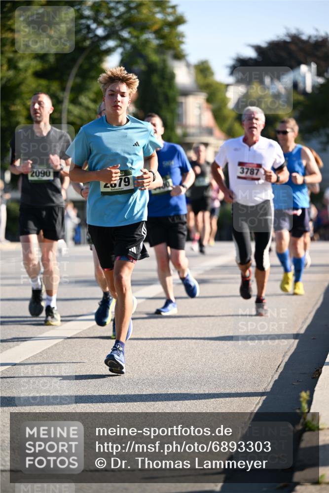 01.09.2024 - BARMER Alsterlauf Dr. Thomas Lammeyer http://msf.ph/oto/6893303 01.09.2024 09:27:10 Laufen 2090, 2679, 3787 meine-sportfotos.de