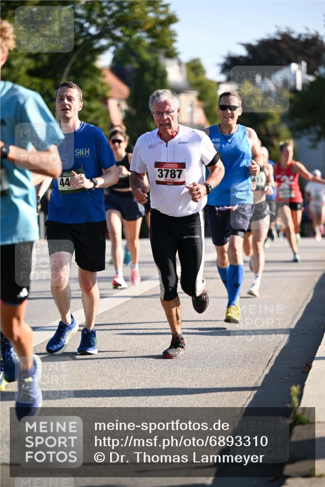 01.09.2024 - BARMER Alsterlauf Dr. Thomas Lammeyer http://msf.ph/oto/6893310 01.09.2024 09:27:11 Laufen 44, 3787 meine-sportfotos.de