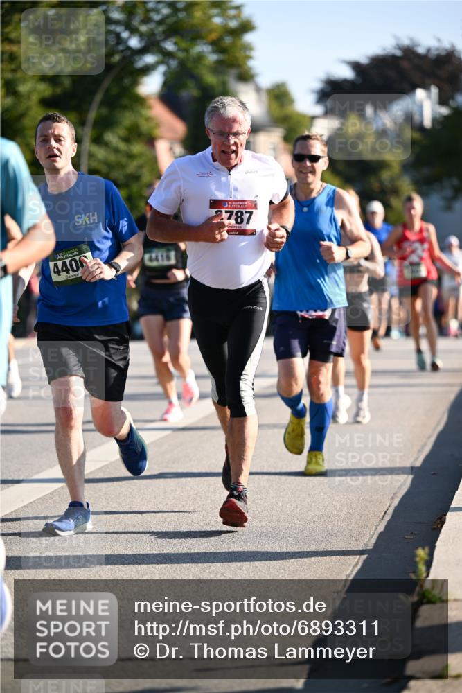 01.09.2024 - BARMER Alsterlauf Dr. Thomas Lammeyer http://msf.ph/oto/6893311 01.09.2024 09:27:11 Laufen 4406, 4416, 135, 2787 meine-sportfotos.de