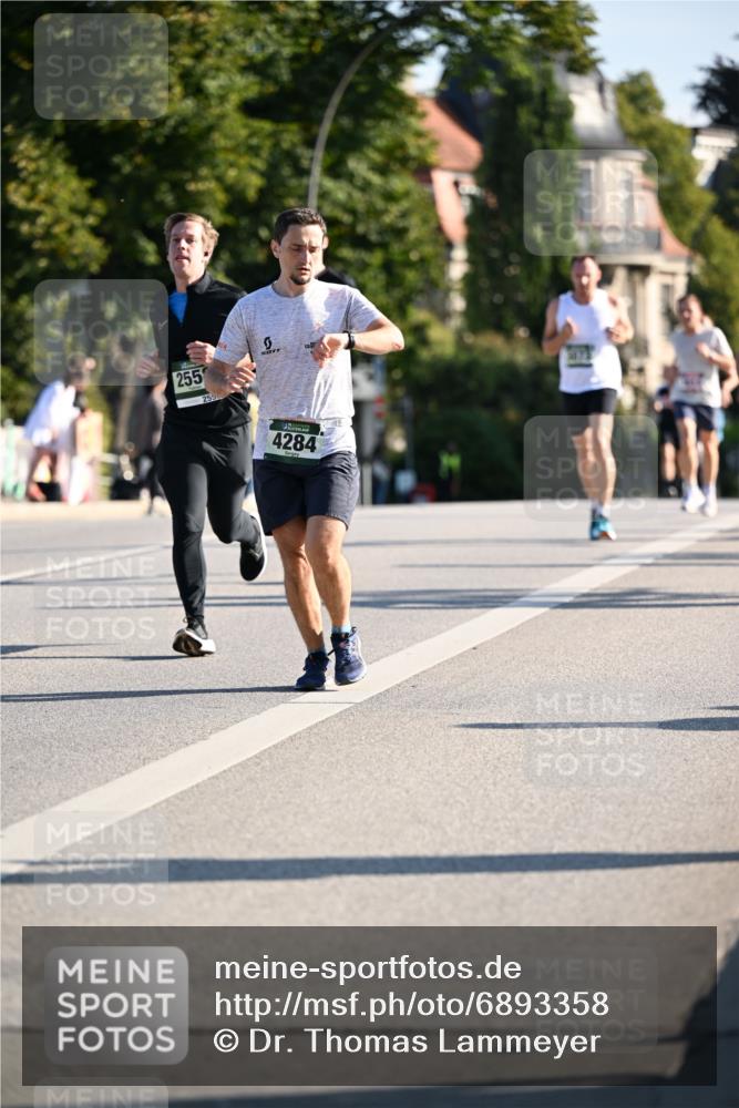 01.09.2024 - BARMER Alsterlauf Dr. Thomas Lammeyer http://msf.ph/oto/6893358 01.09.2024 09:27:19 Laufen 255, 255, 4284 meine-sportfotos.de