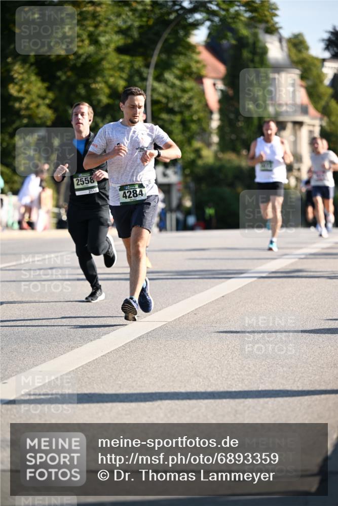 01.09.2024 - BARMER Alsterlauf Dr. Thomas Lammeyer http://msf.ph/oto/6893359 01.09.2024 09:27:19 Laufen 2558, 2558, 4284 meine-sportfotos.de