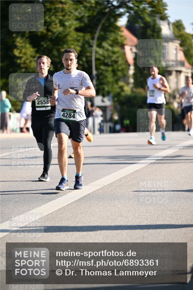 01.09.2024 - BARMER Alsterlauf Dr. Thomas Lammeyer http://msf.ph/oto/6893361 01.09.2024 09:27:19 Laufen 2558, 2556, 4284 meine-sportfotos.de