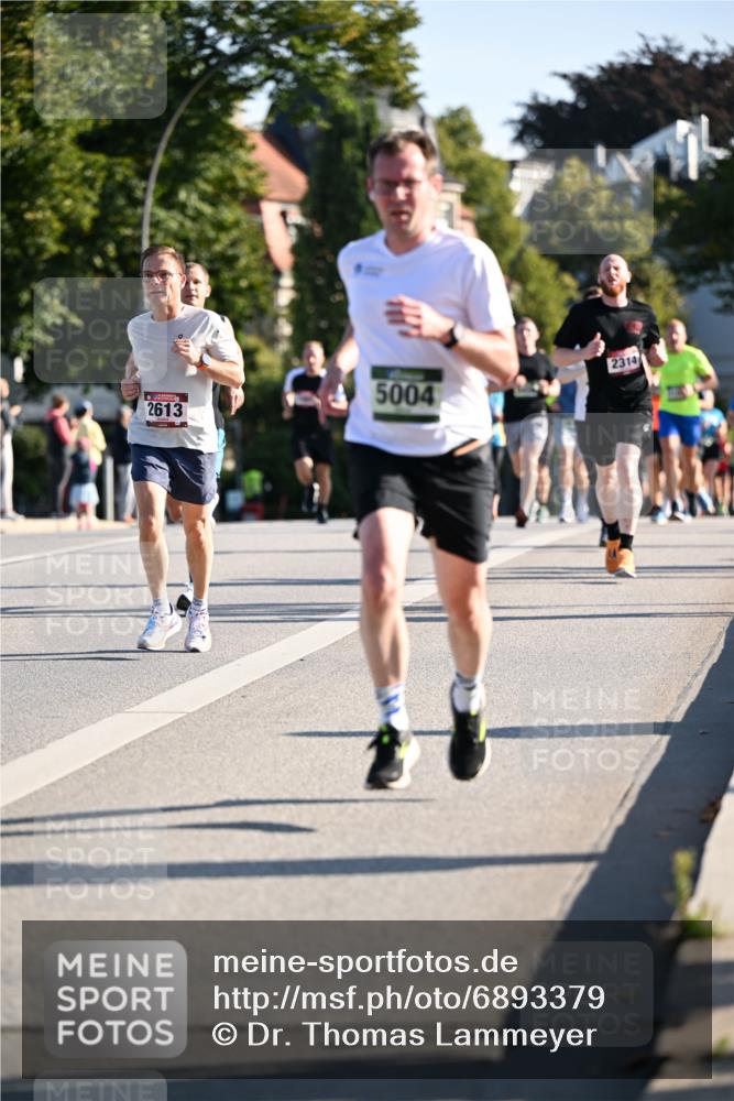 01.09.2024 - BARMER Alsterlauf Dr. Thomas Lammeyer http://msf.ph/oto/6893379 01.09.2024 09:27:23 Laufen 2314, 5004, 2613 meine-sportfotos.de