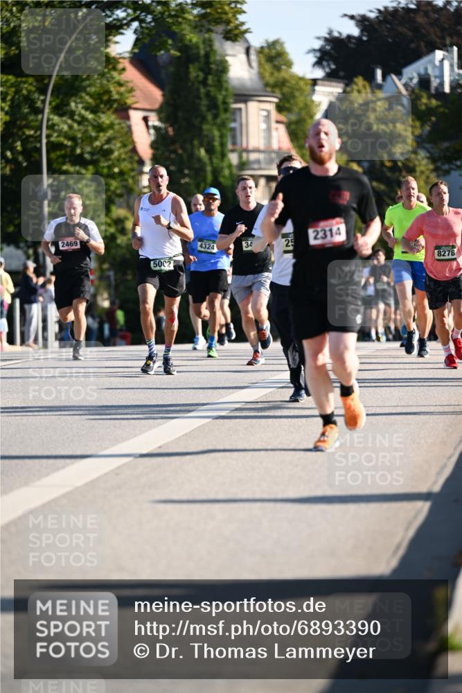 01.09.2024 - BARMER Alsterlauf Dr. Thomas Lammeyer http://msf.ph/oto/6893390 01.09.2024 09:27:25 Laufen 2469, 2314, 4324, 34, 25, 5002, 8278 meine-sportfotos.de