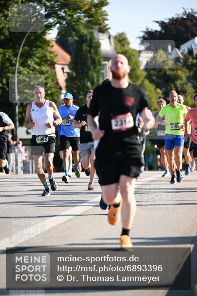 01.09.2024 - BARMER Alsterlauf Dr. Thomas Lammeyer http://msf.ph/oto/6893396 01.09.2024 09:27:26 Laufen 5002, 4324, 3, 2314, 4370, 3165, 8 meine-sportfotos.de