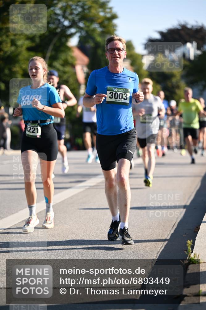 01.09.2024 - BARMER Alsterlauf Dr. Thomas Lammeyer http://msf.ph/oto/6893449 01.09.2024 09:27:35 Laufen 35, 3003, 221 meine-sportfotos.de