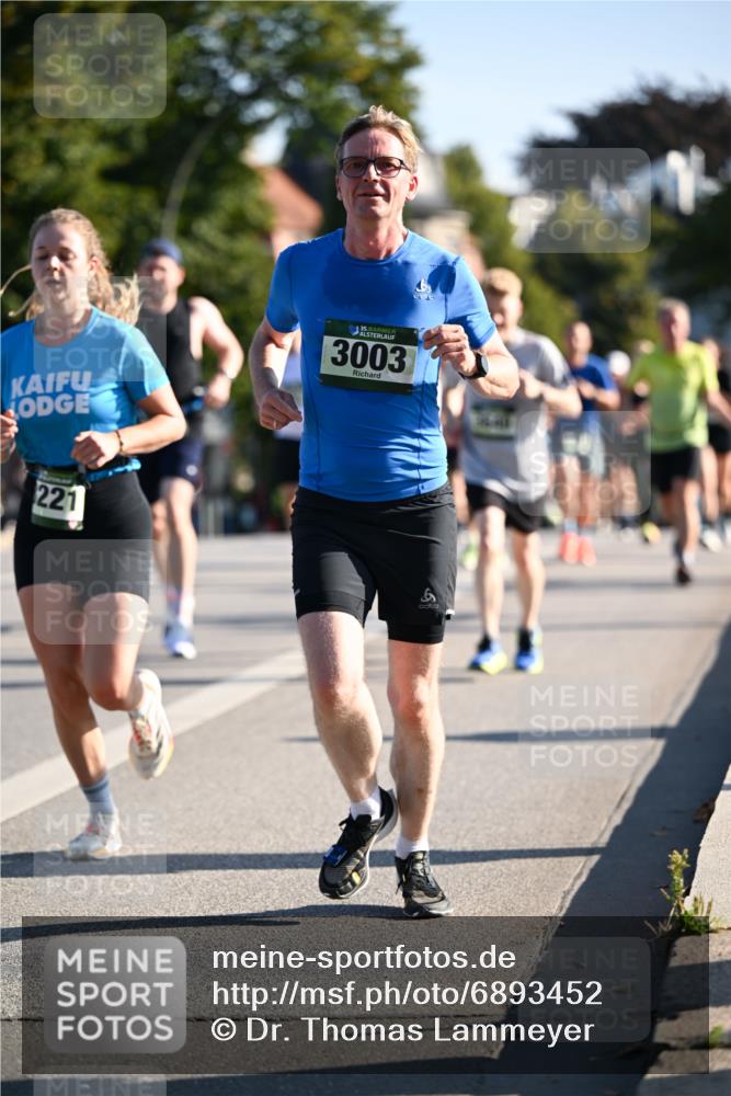 01.09.2024 - BARMER Alsterlauf Dr. Thomas Lammeyer http://msf.ph/oto/6893452 01.09.2024 09:27:36 Laufen 221, 35, 3003 meine-sportfotos.de