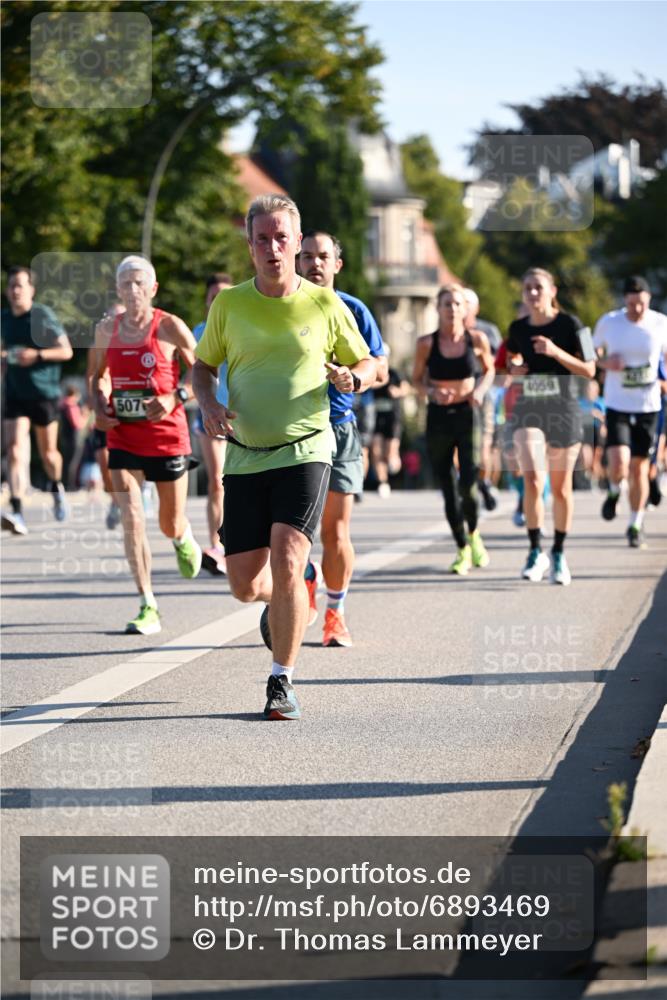 01.09.2024 - BARMER Alsterlauf Dr. Thomas Lammeyer http://msf.ph/oto/6893469 01.09.2024 09:27:39 Laufen 507, 4059 meine-sportfotos.de