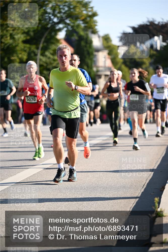 01.09.2024 - BARMER Alsterlauf Dr. Thomas Lammeyer http://msf.ph/oto/6893471 01.09.2024 09:27:39 Laufen 15070 meine-sportfotos.de