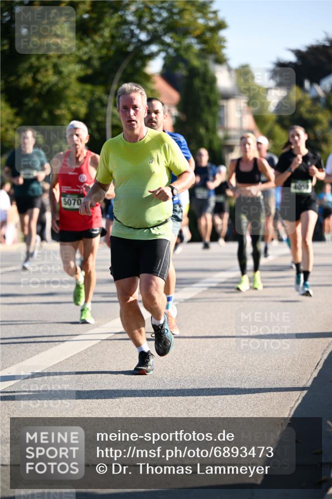 01.09.2024 - BARMER Alsterlauf Dr. Thomas Lammeyer http://msf.ph/oto/6893473 01.09.2024 09:27:40 Laufen 5070 meine-sportfotos.de