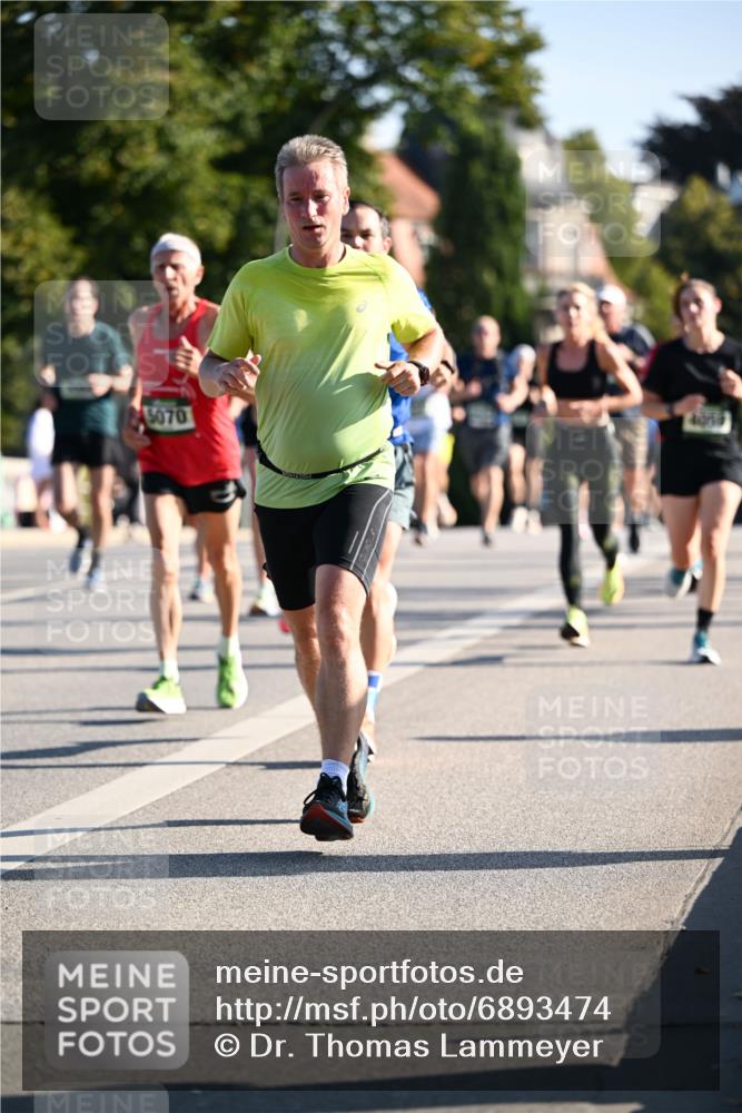 01.09.2024 - BARMER Alsterlauf Dr. Thomas Lammeyer http://msf.ph/oto/6893474 01.09.2024 09:27:40 Laufen 5070, 4069 meine-sportfotos.de
