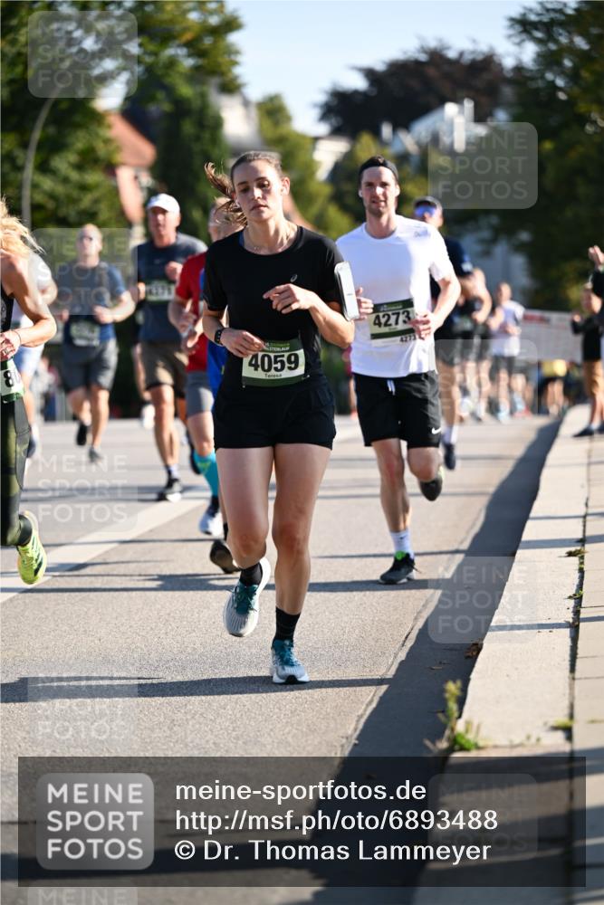01.09.2024 - BARMER Alsterlauf Dr. Thomas Lammeyer http://msf.ph/oto/6893488 01.09.2024 09:27:42 Laufen 4059, 4273, 4273 meine-sportfotos.de