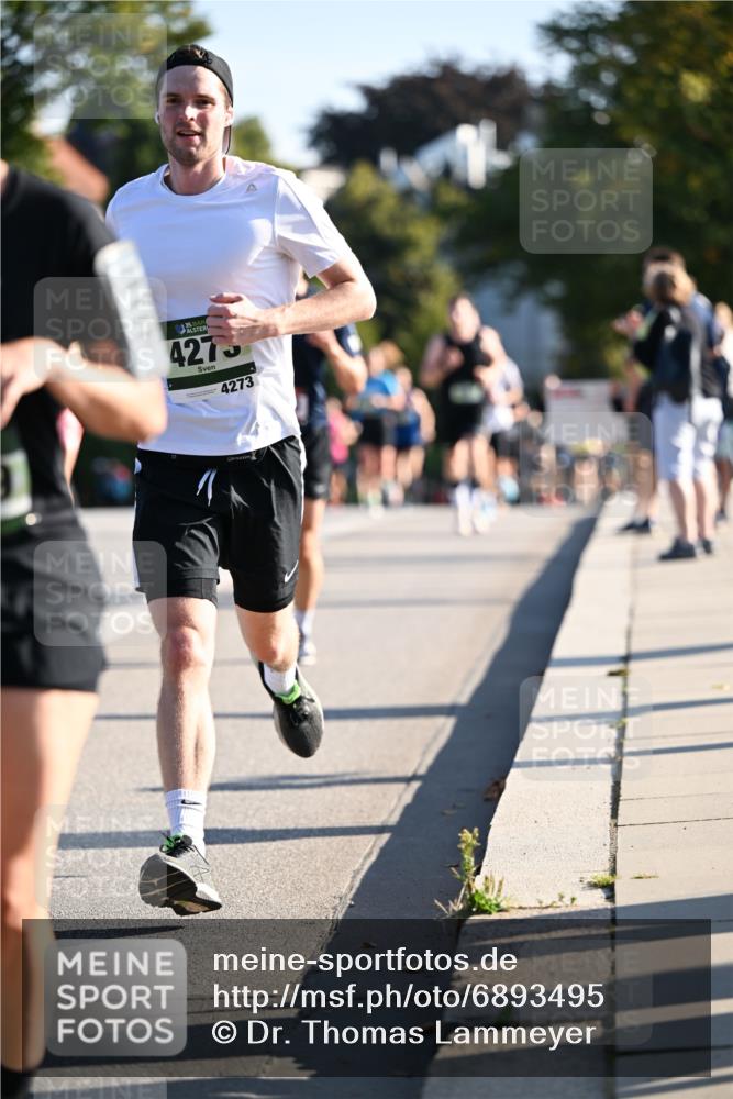 01.09.2024 - BARMER Alsterlauf Dr. Thomas Lammeyer http://msf.ph/oto/6893495 01.09.2024 09:27:43 Laufen 5, 4275, 4273 meine-sportfotos.de