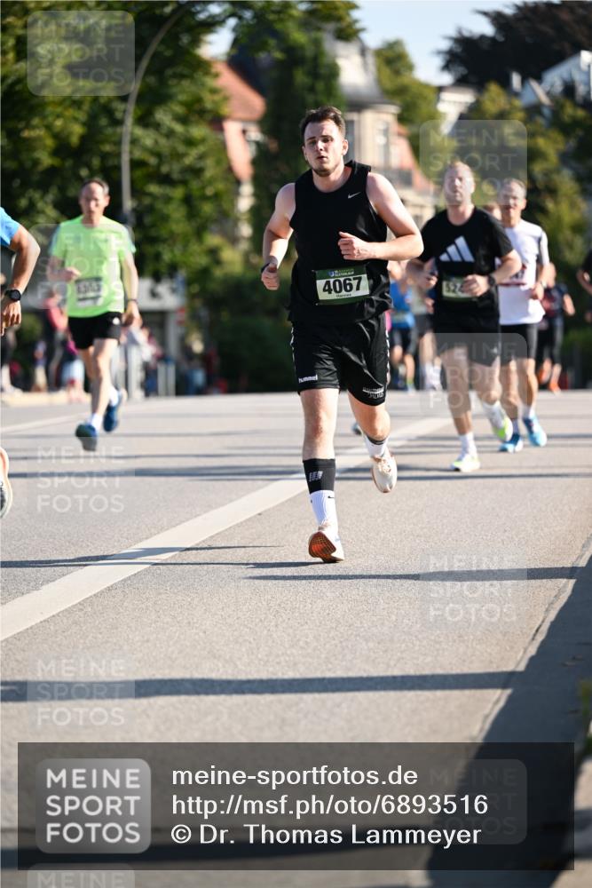 01.09.2024 - BARMER Alsterlauf Dr. Thomas Lammeyer http://msf.ph/oto/6893516 01.09.2024 09:27:47 Laufen 8383, 4067 meine-sportfotos.de