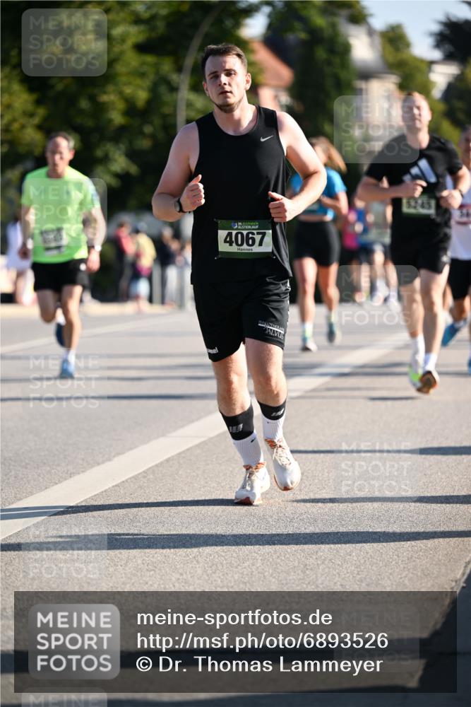 01.09.2024 - BARMER Alsterlauf Dr. Thomas Lammeyer http://msf.ph/oto/6893526 01.09.2024 09:27:48 Laufen 16135, 4067, 5245 meine-sportfotos.de