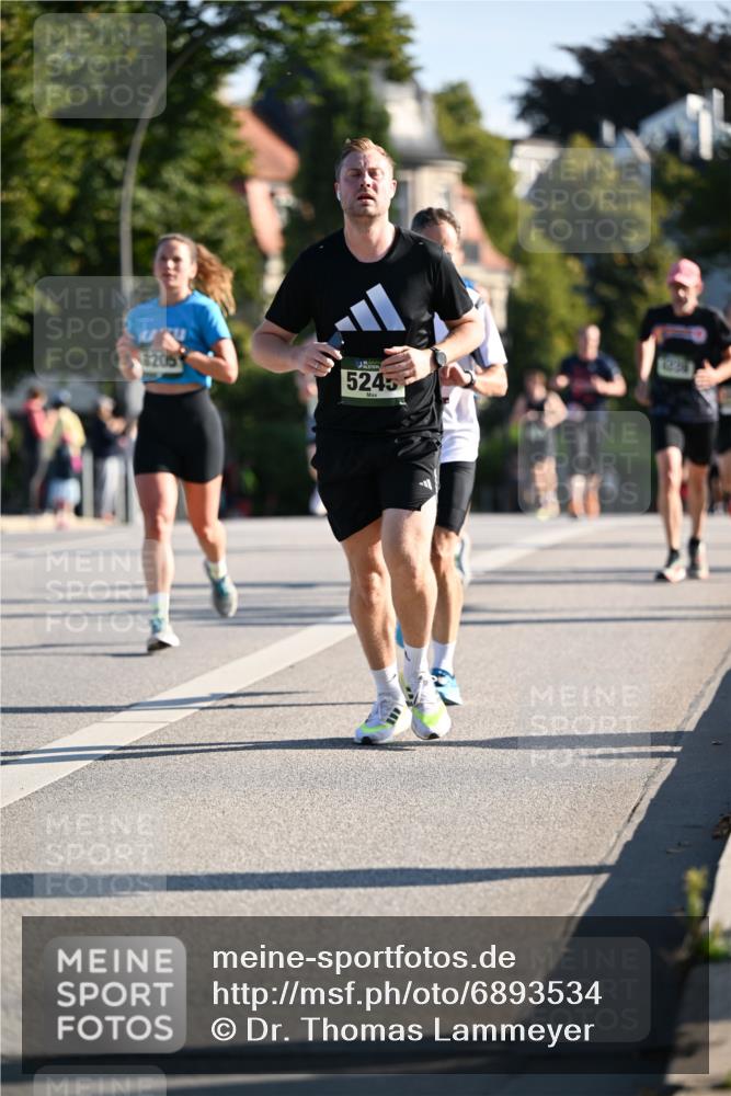 01.09.2024 - BARMER Alsterlauf Dr. Thomas Lammeyer http://msf.ph/oto/6893534 01.09.2024 09:27:50 Laufen 5245 meine-sportfotos.de