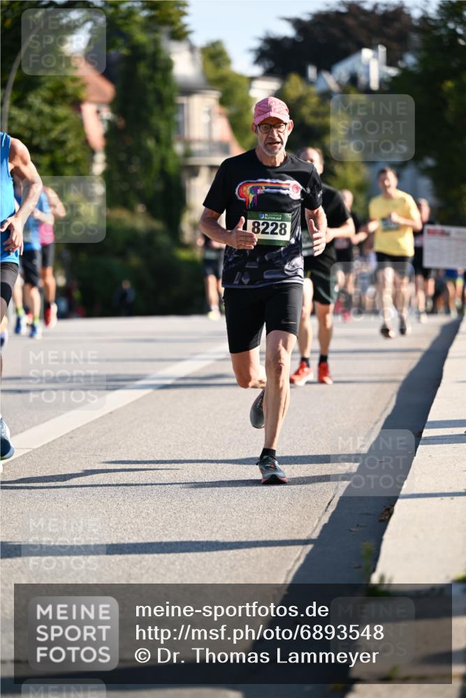 01.09.2024 - BARMER Alsterlauf Dr. Thomas Lammeyer http://msf.ph/oto/6893548 01.09.2024 09:27:53 Laufen 5, 8228 meine-sportfotos.de
