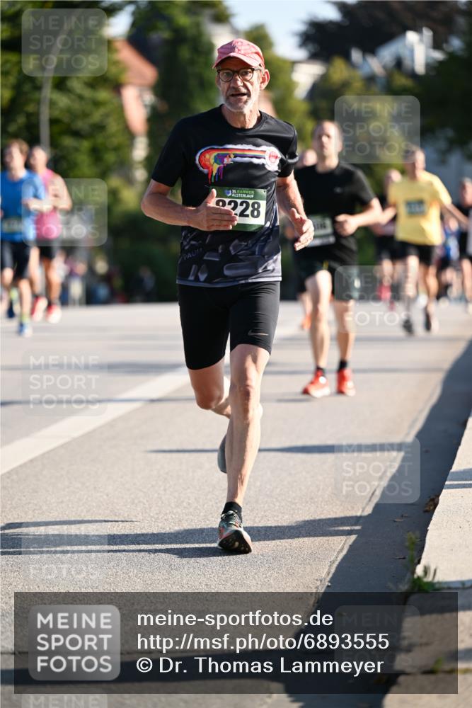 01.09.2024 - BARMER Alsterlauf Dr. Thomas Lammeyer http://msf.ph/oto/6893555 01.09.2024 09:27:53 Laufen 5, 0228 meine-sportfotos.de