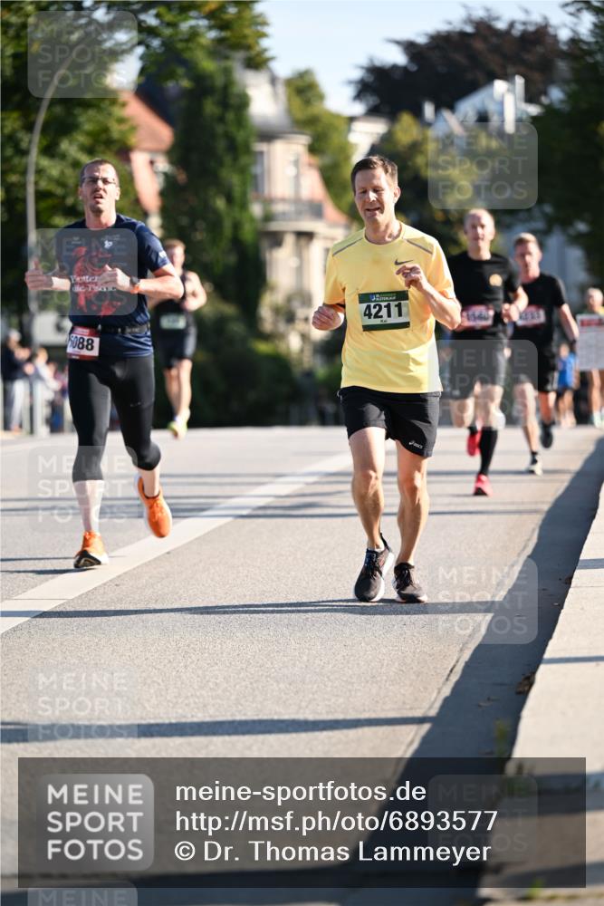 01.09.2024 - BARMER Alsterlauf Dr. Thomas Lammeyer http://msf.ph/oto/6893577 01.09.2024 09:27:56 Laufen 4211, 3560, 5088 meine-sportfotos.de