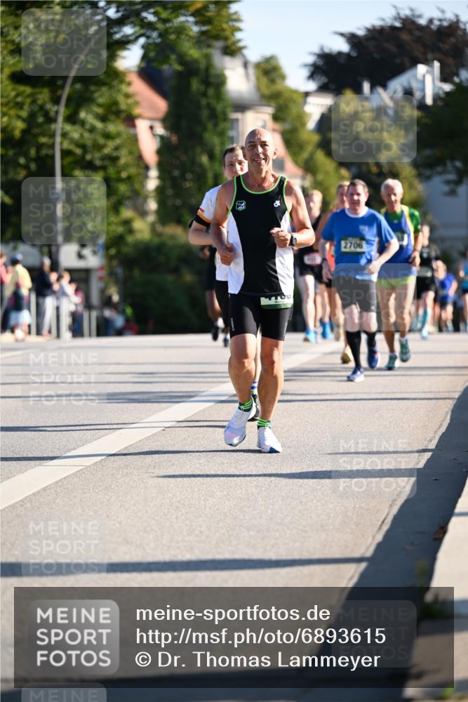 01.09.2024 - BARMER Alsterlauf Dr. Thomas Lammeyer http://msf.ph/oto/6893615 01.09.2024 09:28:02 Laufen 2706 meine-sportfotos.de