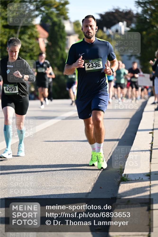 01.09.2024 - BARMER Alsterlauf Dr. Thomas Lammeyer http://msf.ph/oto/6893653 01.09.2024 09:28:10 Laufen 4259, 35, 2336 meine-sportfotos.de