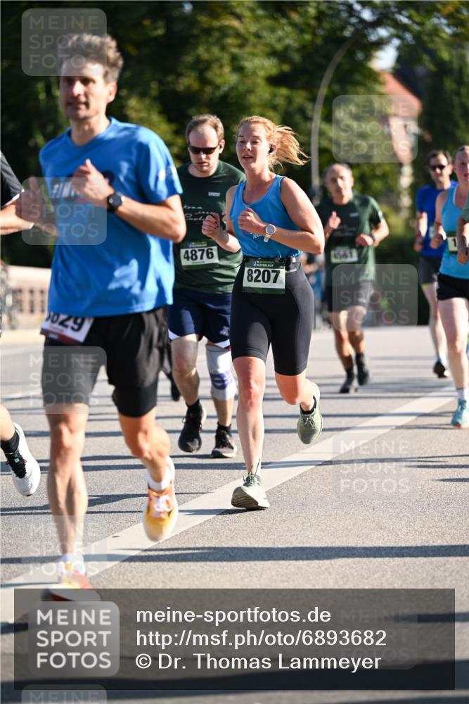 01.09.2024 - BARMER Alsterlauf Dr. Thomas Lammeyer http://msf.ph/oto/6893682 01.09.2024 09:28:15 Laufen 029, 4876, 8207, 1561 meine-sportfotos.de