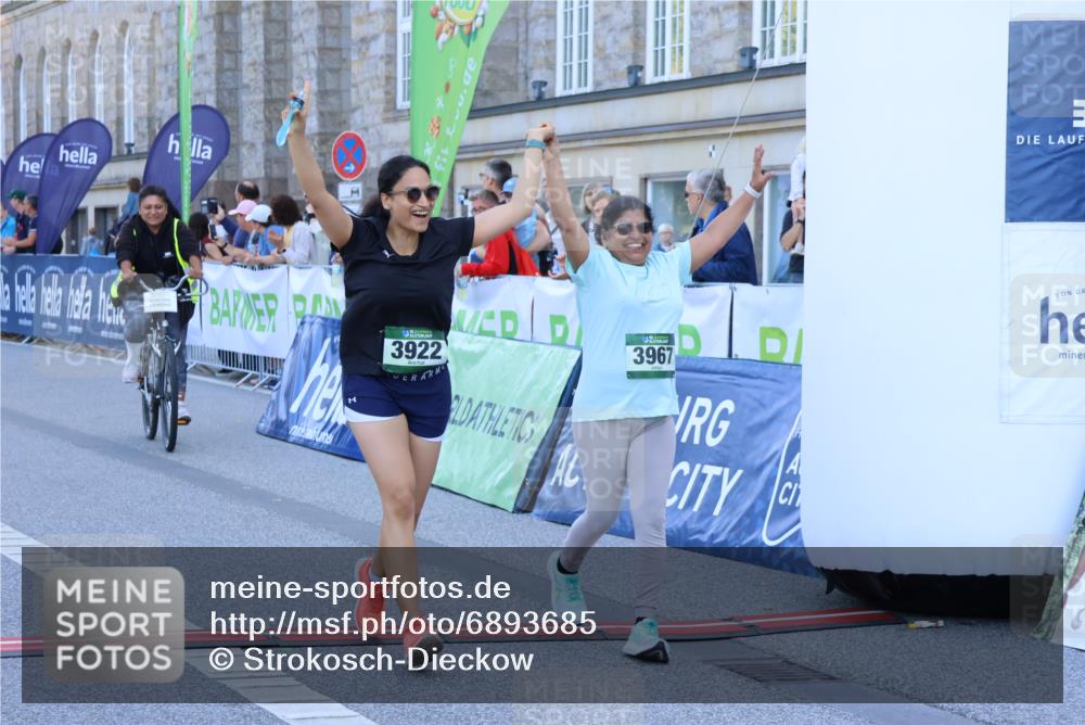 01.09.2024 - BARMER Alsterlauf Strokosch-Dieckow http://msf.ph/oto/6893685 01.09.2024 10:54:03 Ziel 154, 172, 3922, 3967 meine-sportfotos.de