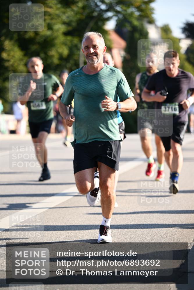 01.09.2024 - BARMER Alsterlauf Dr. Thomas Lammeyer http://msf.ph/oto/6893692 01.09.2024 09:28:16 Laufen 3716 meine-sportfotos.de