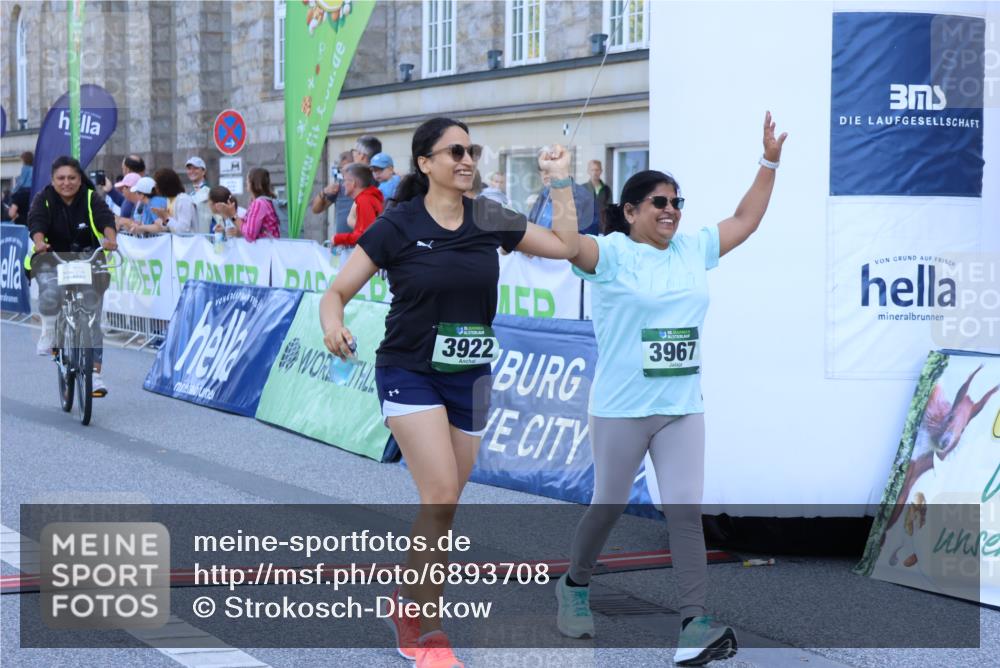 01.09.2024 - BARMER Alsterlauf Strokosch-Dieckow http://msf.ph/oto/6893708 01.09.2024 10:54:03 Ziel 154, 172, 3922, 3967 meine-sportfotos.de