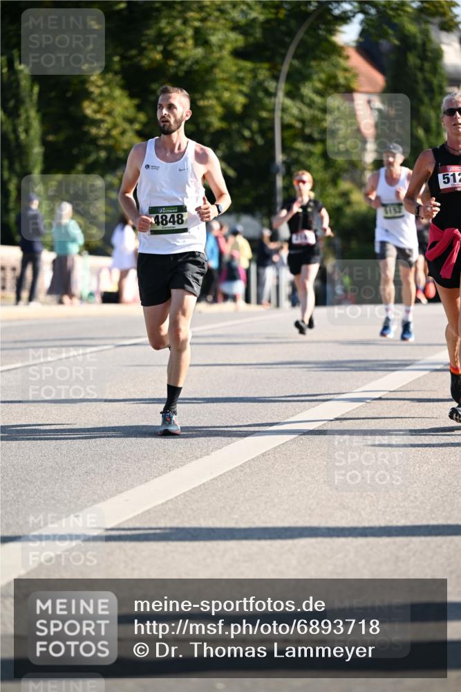 01.09.2024 - BARMER Alsterlauf Dr. Thomas Lammeyer http://msf.ph/oto/6893718 01.09.2024 09:28:21 Laufen 4848, 3132, 512 meine-sportfotos.de