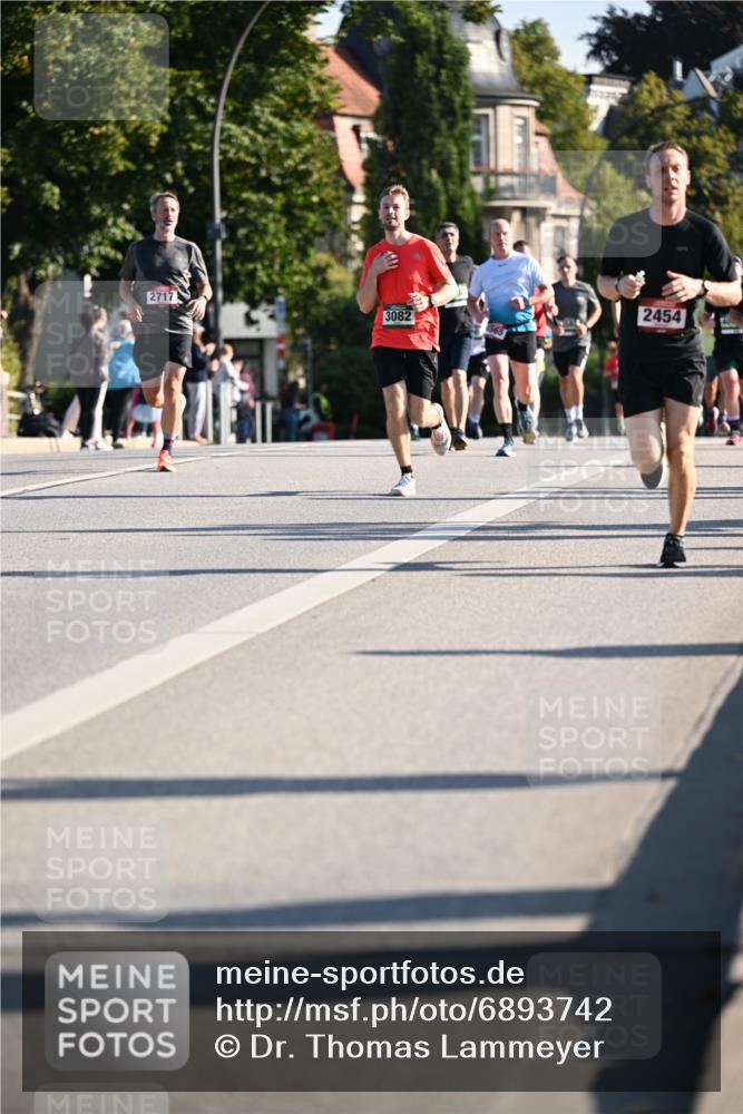 01.09.2024 - BARMER Alsterlauf Dr. Thomas Lammeyer http://msf.ph/oto/6893742 01.09.2024 09:28:25 Laufen 2717, 3082, 1565, 2454 meine-sportfotos.de