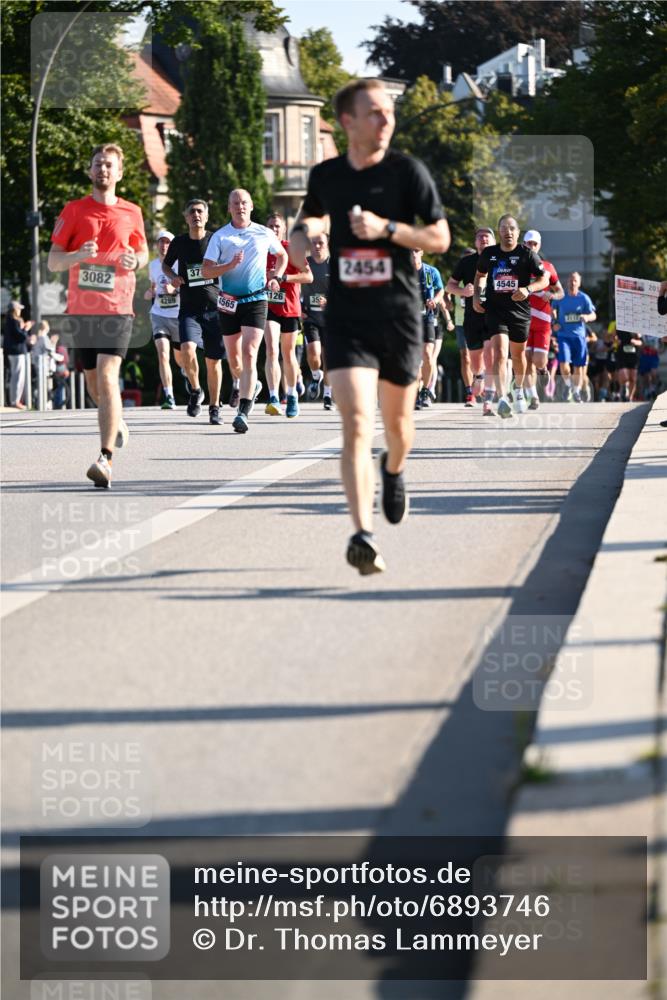 01.09.2024 - BARMER Alsterlauf Dr. Thomas Lammeyer http://msf.ph/oto/6893746 01.09.2024 09:28:26 Laufen 3082, 4289, 37, 4565, 2454, 4545 meine-sportfotos.de