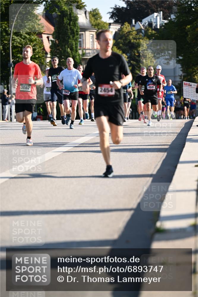 01.09.2024 - BARMER Alsterlauf Dr. Thomas Lammeyer http://msf.ph/oto/6893747 01.09.2024 09:28:26 Laufen 3082, 373, 428, 4565, 4126, 2454, 700, 4545, 201 meine-sportfotos.de