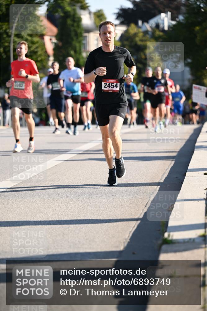 01.09.2024 - BARMER Alsterlauf Dr. Thomas Lammeyer http://msf.ph/oto/6893749 01.09.2024 09:28:27 Laufen 3082, 2454 meine-sportfotos.de