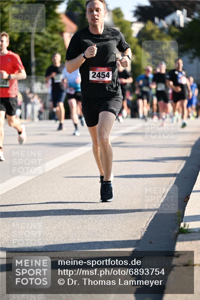 01.09.2024 - BARMER Alsterlauf Dr. Thomas Lammeyer http://msf.ph/oto/6893754 01.09.2024 09:28:27 Laufen 35, 2454 meine-sportfotos.de