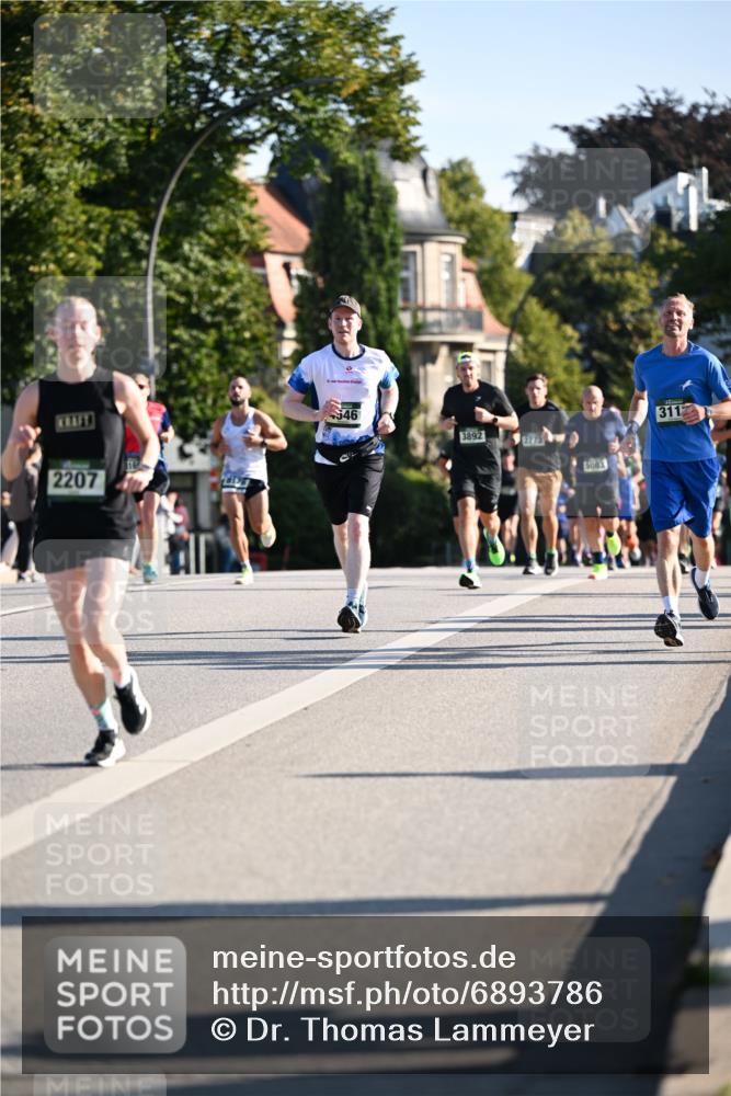 01.09.2024 - BARMER Alsterlauf Dr. Thomas Lammeyer http://msf.ph/oto/6893786 01.09.2024 09:28:35 Laufen 2207, 546, 3892, 2773, 5083, 311 meine-sportfotos.de